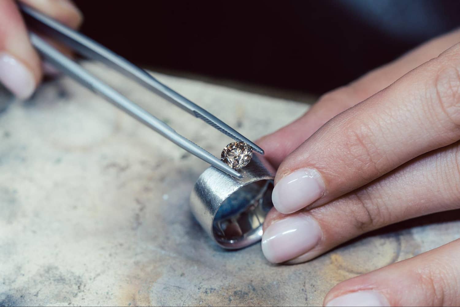 Preparing an engagement ring stone setting